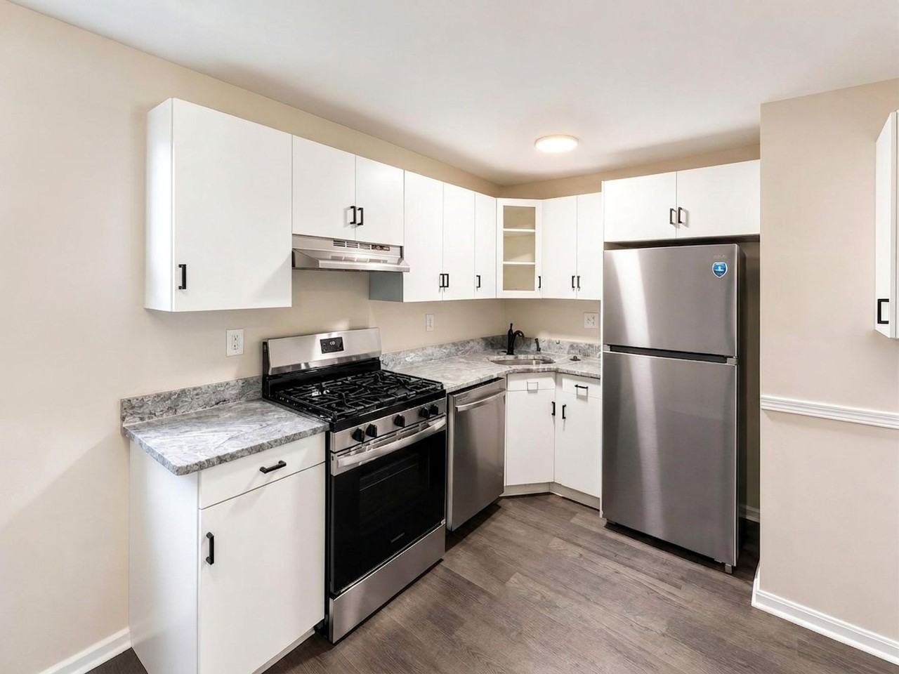 645 W Lowell Ave - Photo 4 of 22
