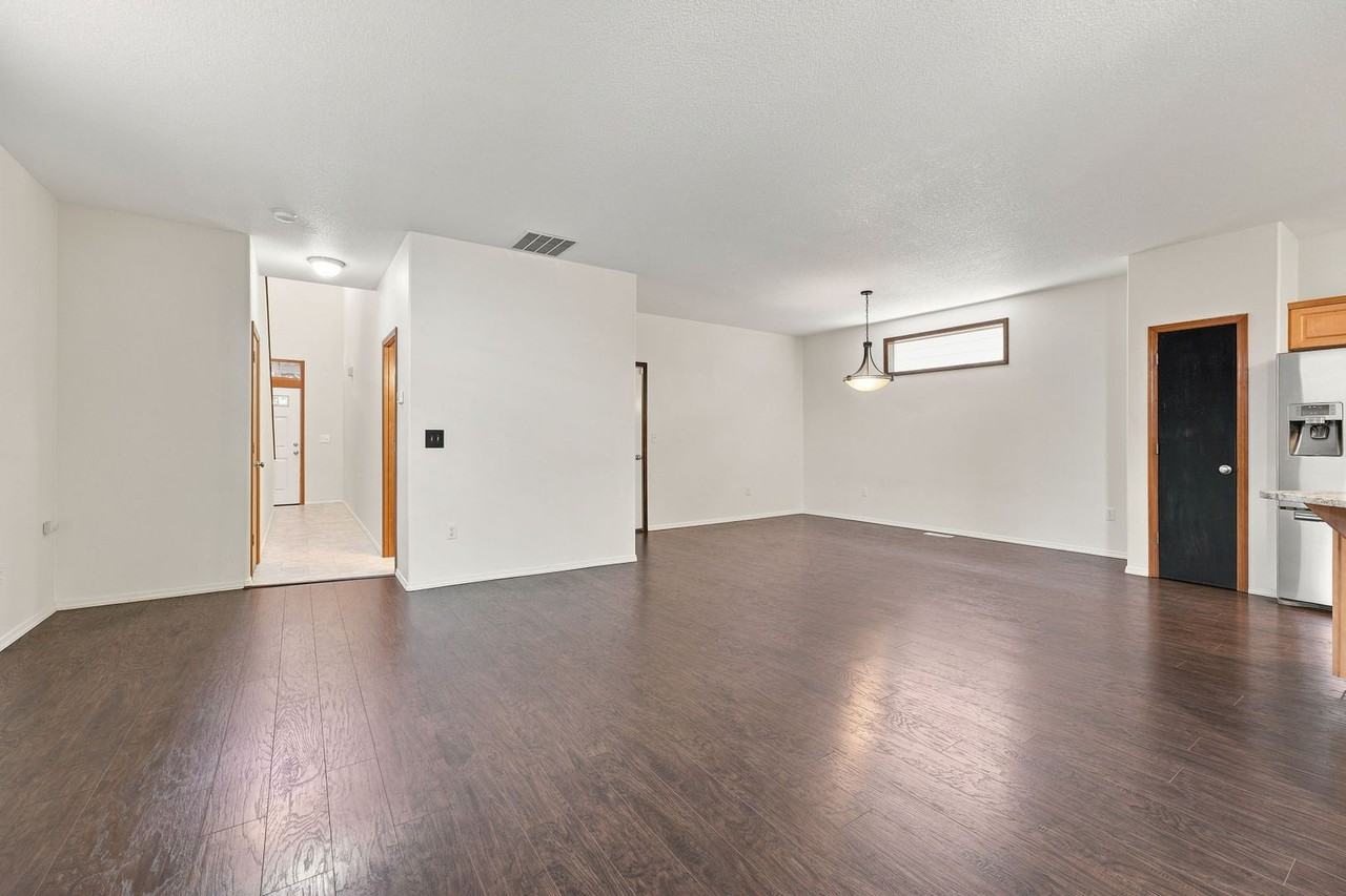 931 56th St - Photo 5 of 36