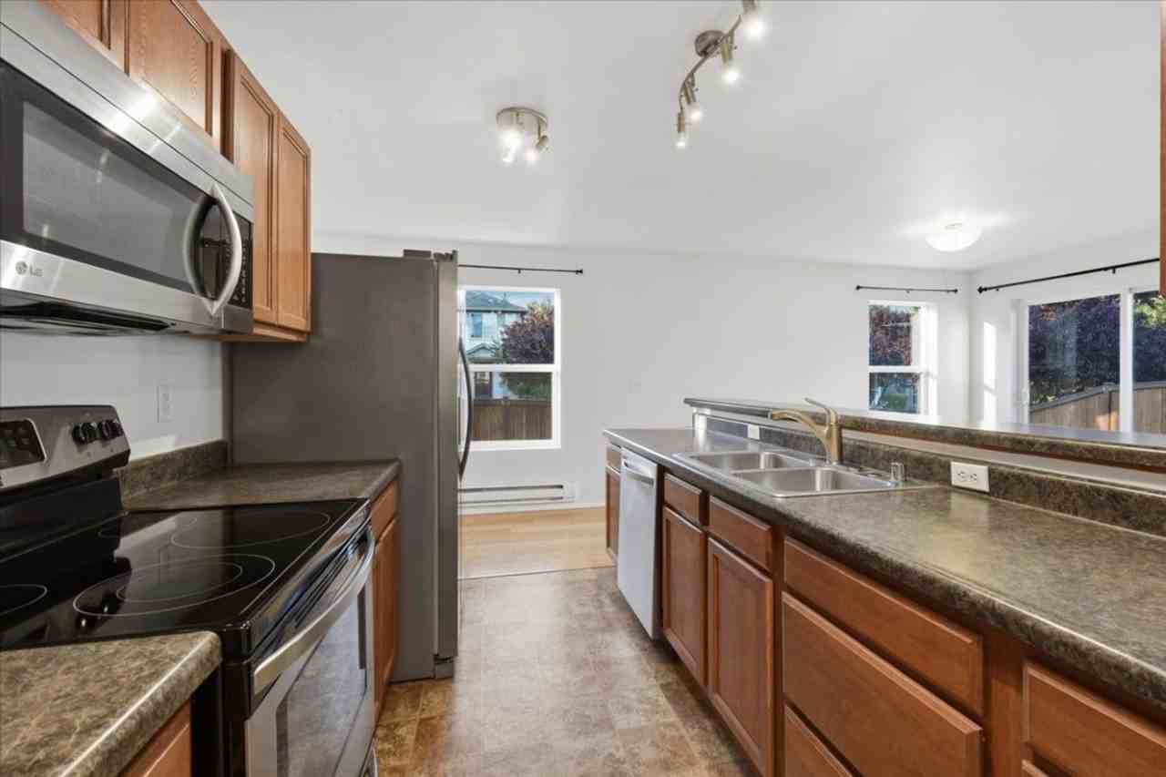 2405 104th Ave Se - Photo 4 of 22