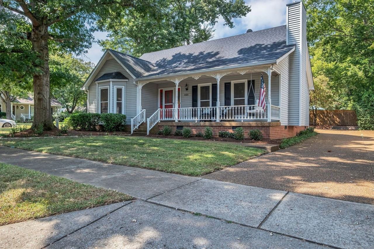 221 Adams Ct - Photo 2 of 45