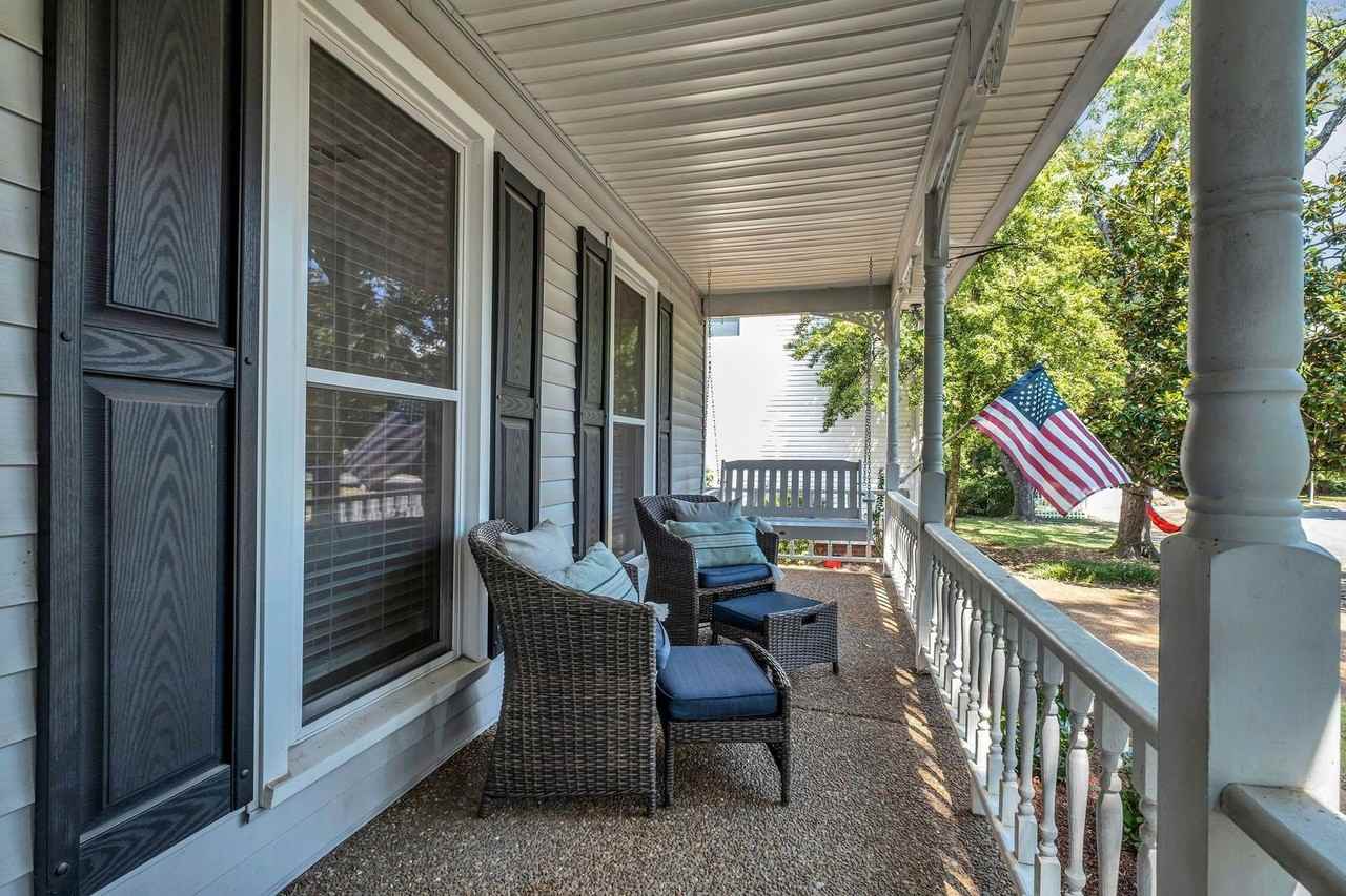 221 Adams Ct - Photo 4 of 45