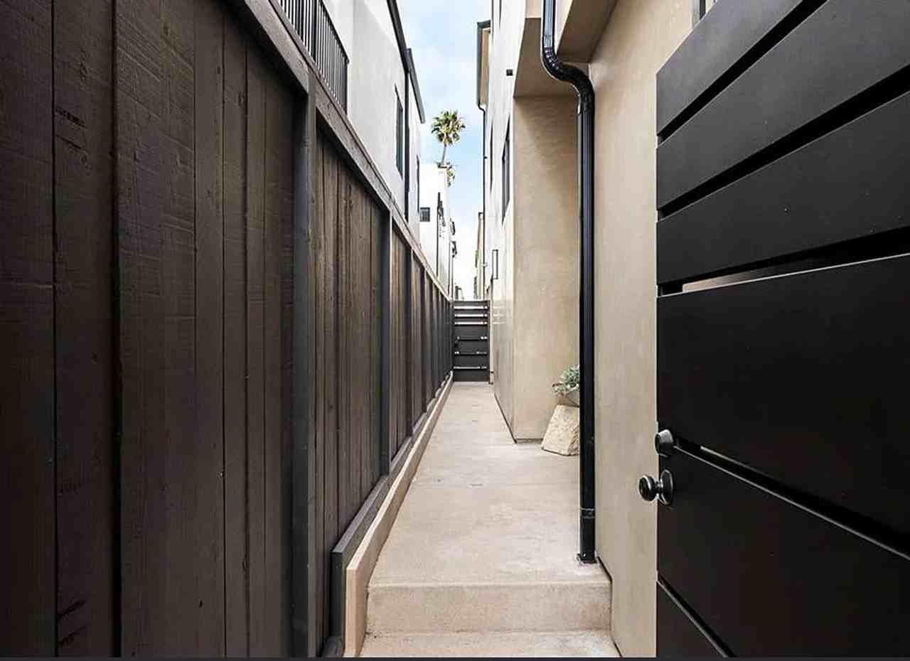 428 1/2 Fernleaf Ave - Photo 4 of 29