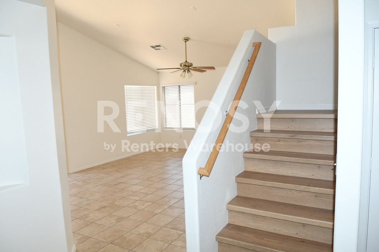 10426 W Oregon Ave - Photo 2 of 20