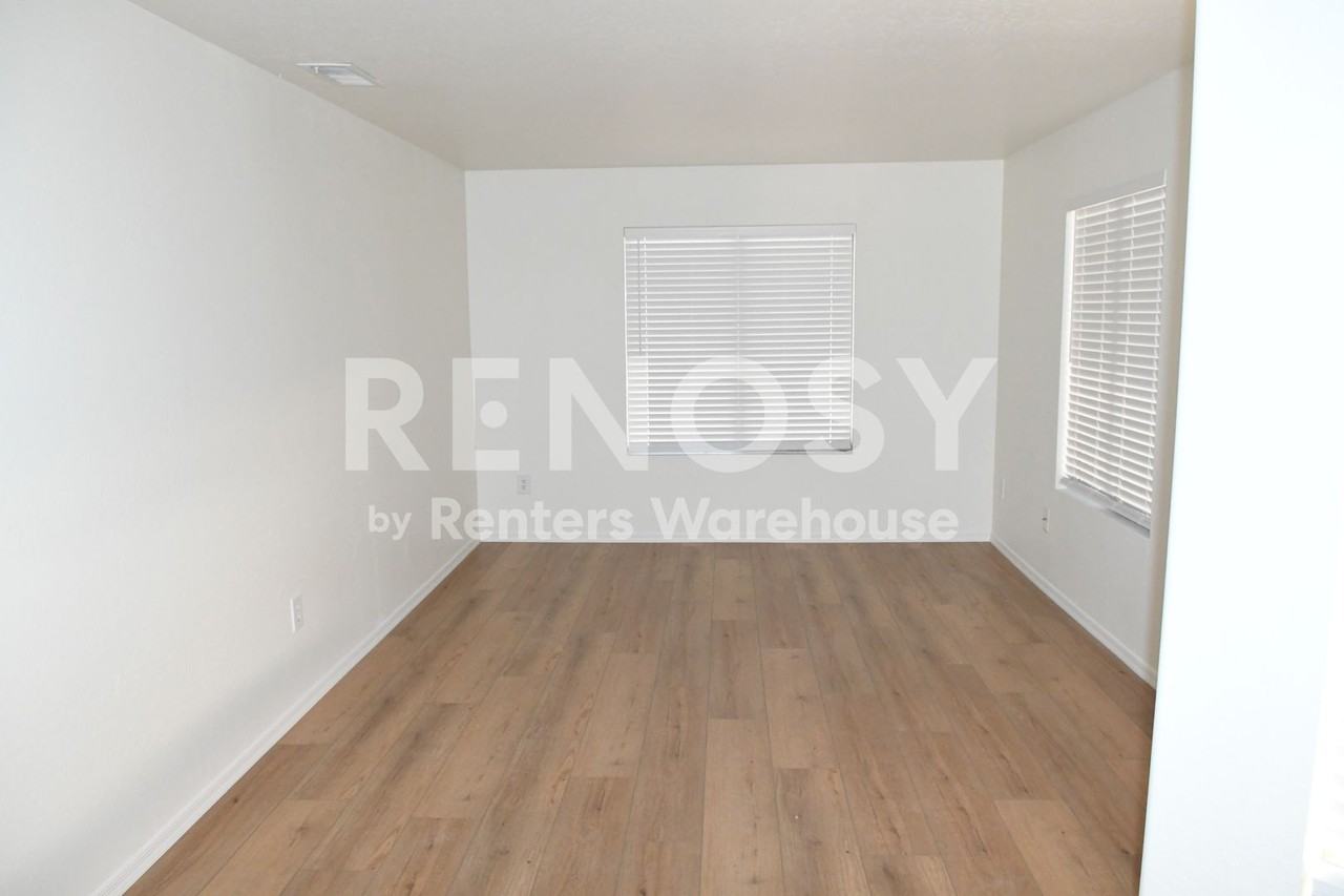 10426 W Oregon Ave - Photo 3 of 20