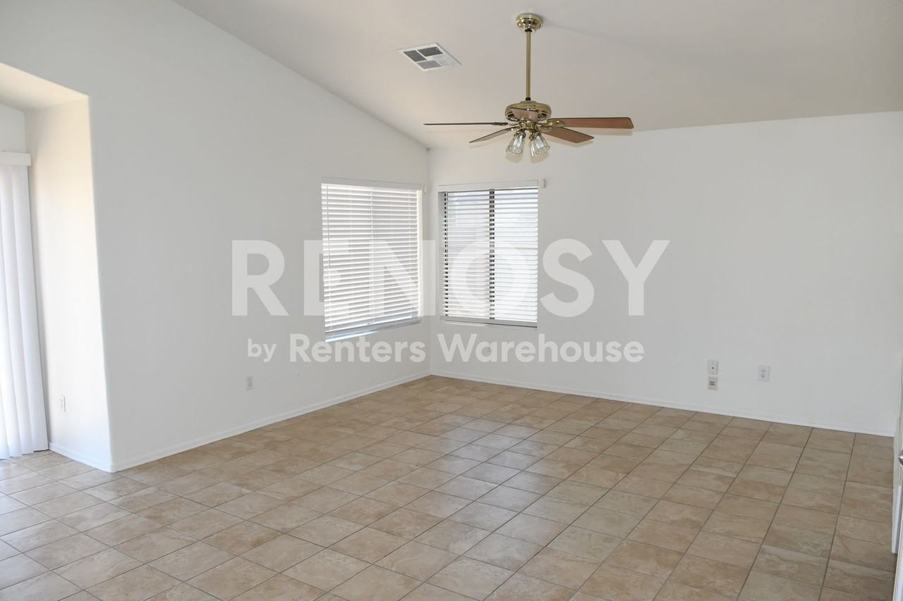 10426 W Oregon Ave - Photo 6 of 20