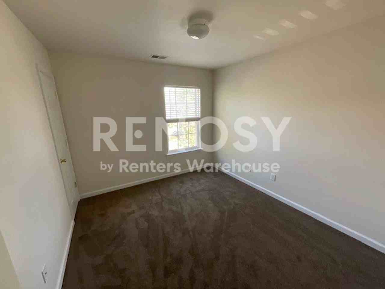 11715 Harsworth Ln - Photo 6 of 17