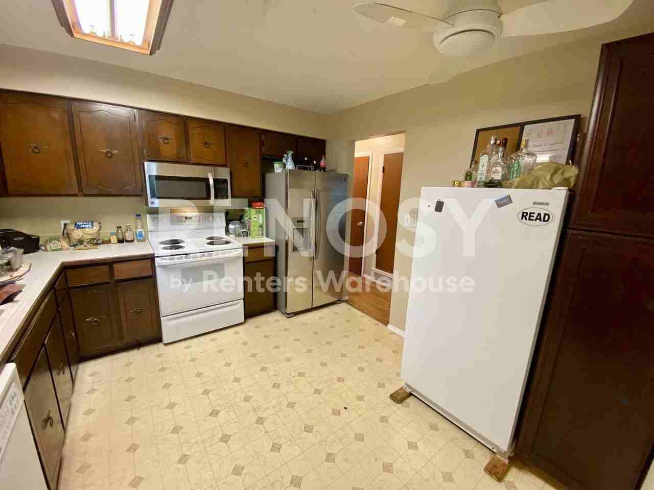 1237 Constitution Ave - Photo 6 of 23