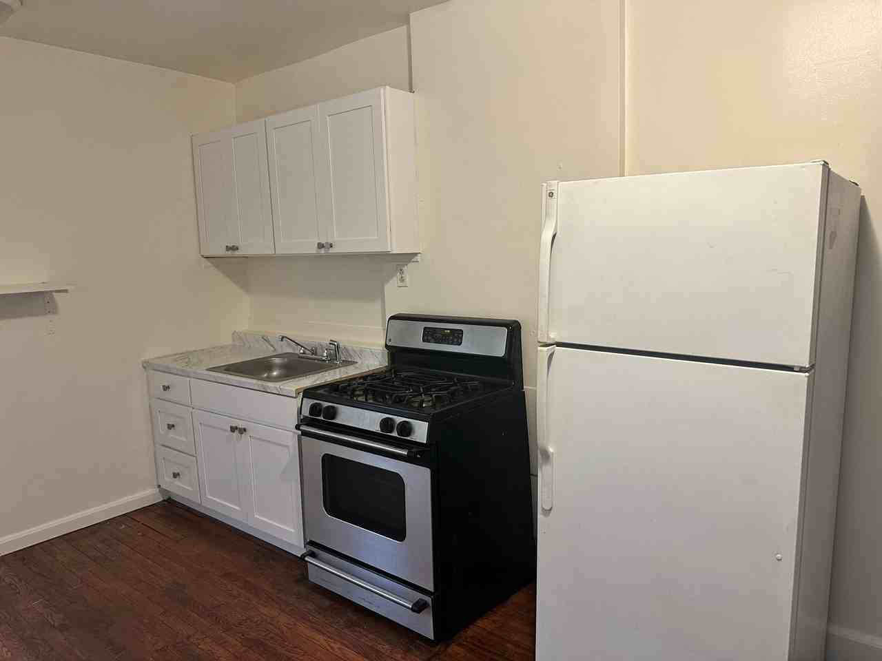 118 S Broadway - Photo 4 of 9
