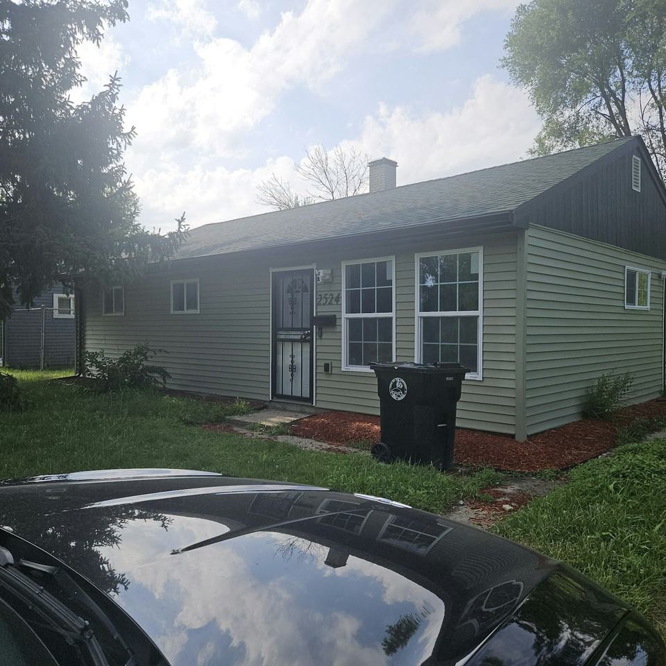 2524 Central Dr - Photo 2 of 5