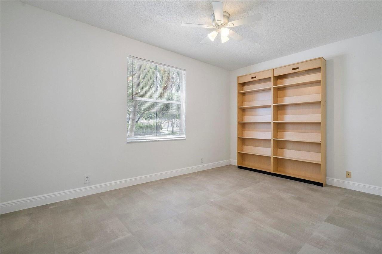 970 Greenwood Road - Photo 7 of 8
