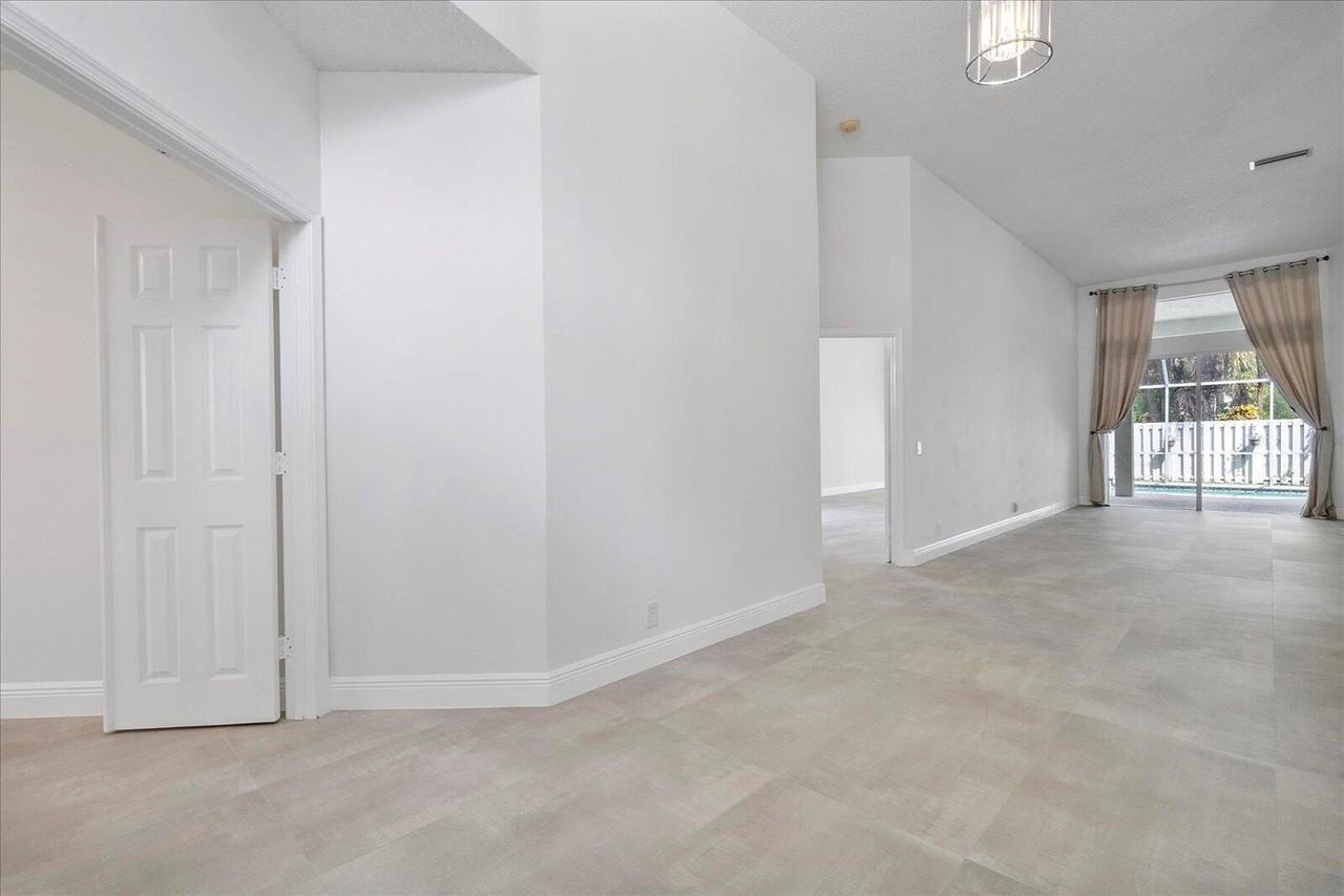 970 Greenwood Road - Photo 4 of 8