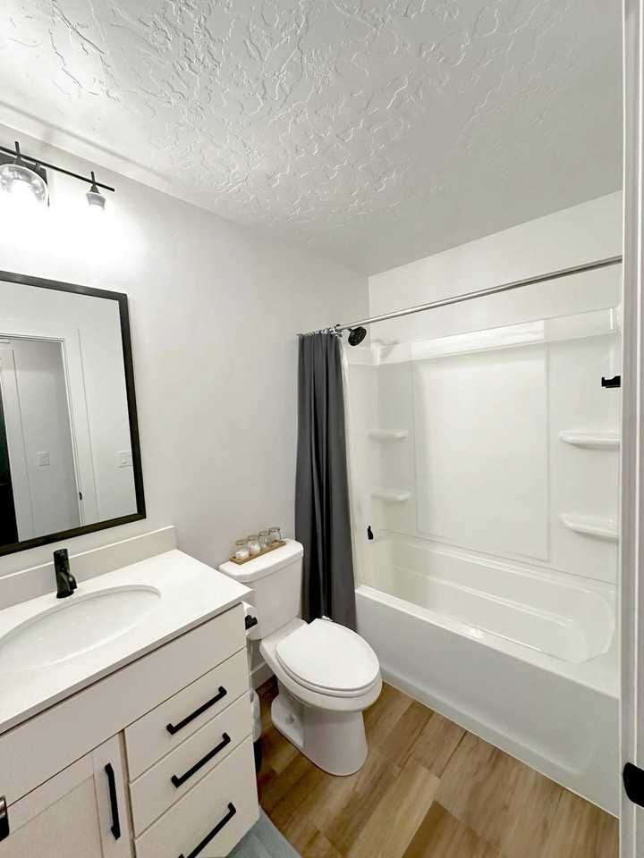 359 North 700 West, Unit 7 - Photo 6 of 10