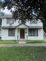featured image of 409 E 9th St