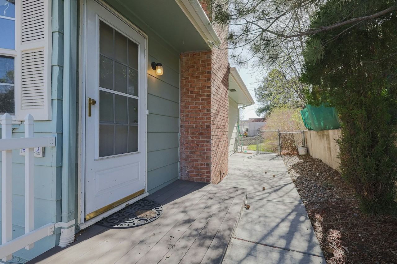 2011 Woodburn Street, Unit 2013A - Photo 3 of 17