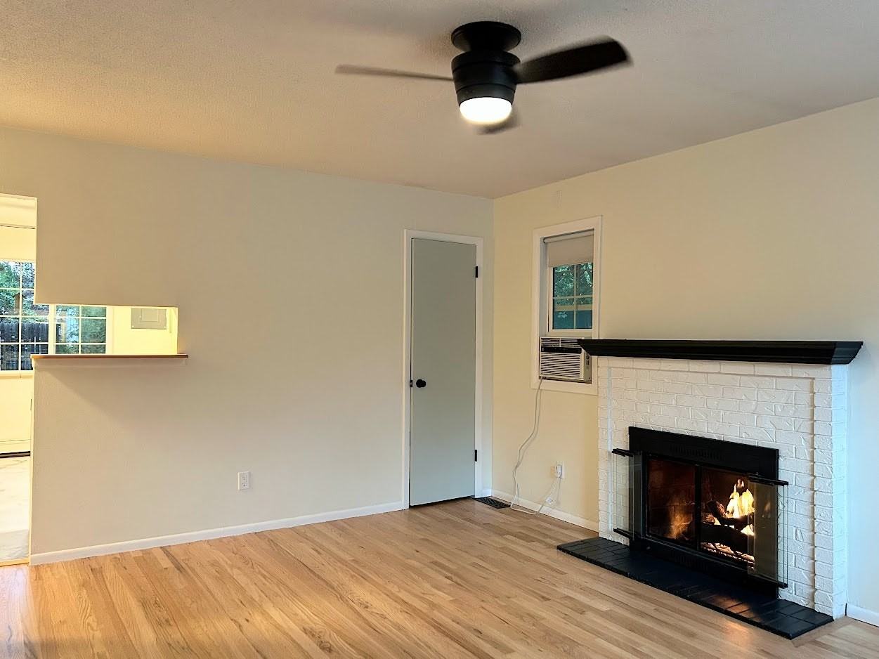 2011 Woodburn Street, Unit 2013A - Photo 5 of 17