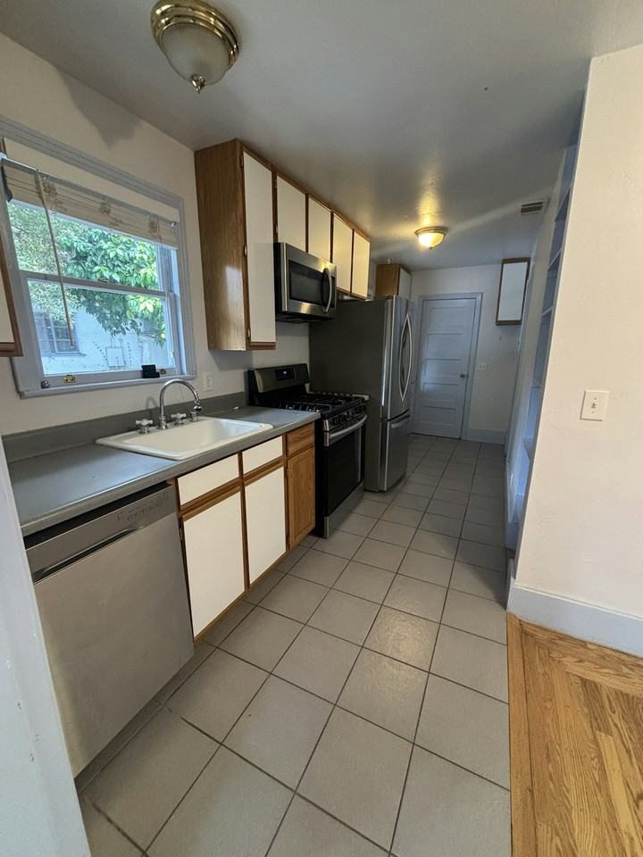 1230 6th Avenue, Unit 1 - Photo 5 of 11