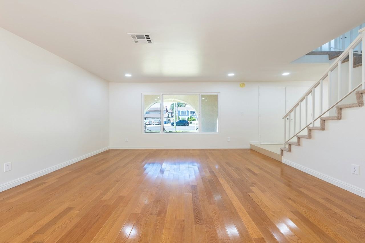 8324 Beckford Avenue - Photo 5 of 25