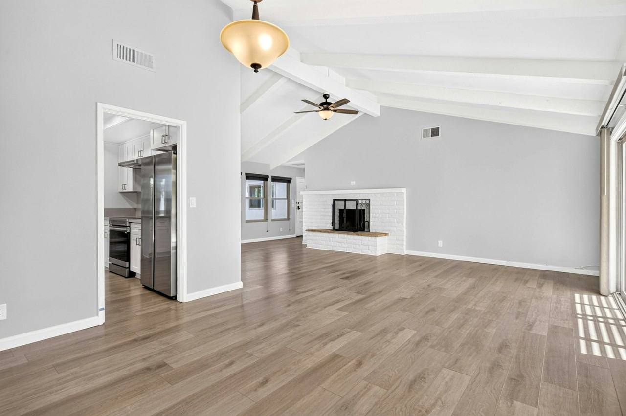 28147 Queensbridge Road - Photo 4 of 25