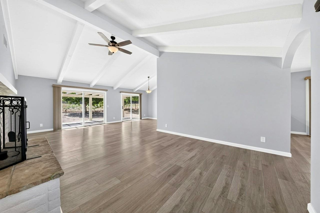 28147 Queensbridge Road - Photo 6 of 25
