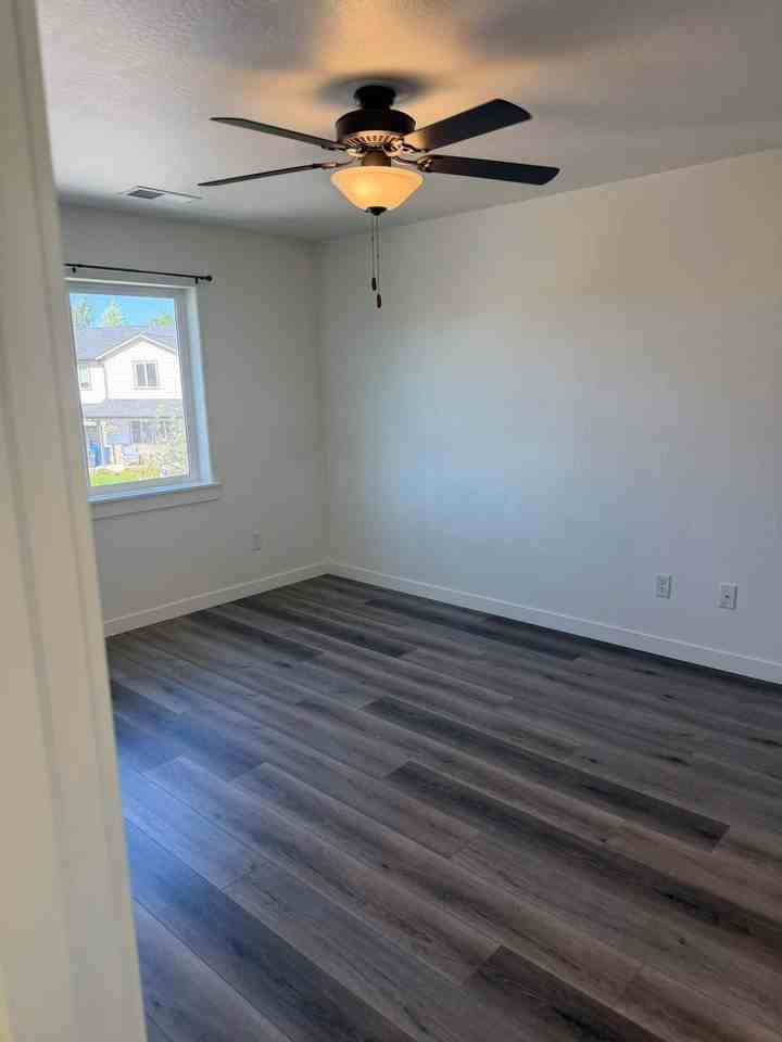 755 Nottingham Terrace - Photo 4 of 10