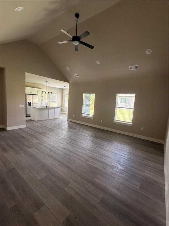 327 Smith St - Photo 3 of 13
