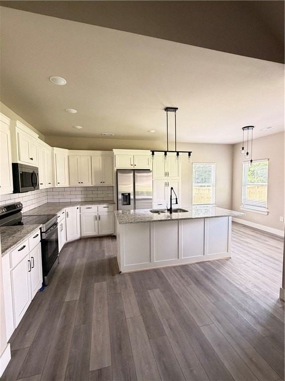 327 Smith St - Photo 4 of 13