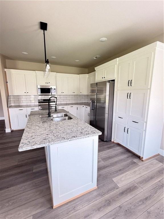 327 Smith St - Photo 5 of 13