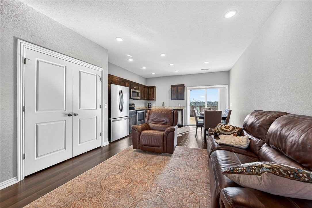 1220 Moonrise St - Photo 3 of 25