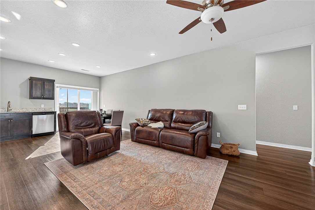 1220 Moonrise St - Photo 5 of 25
