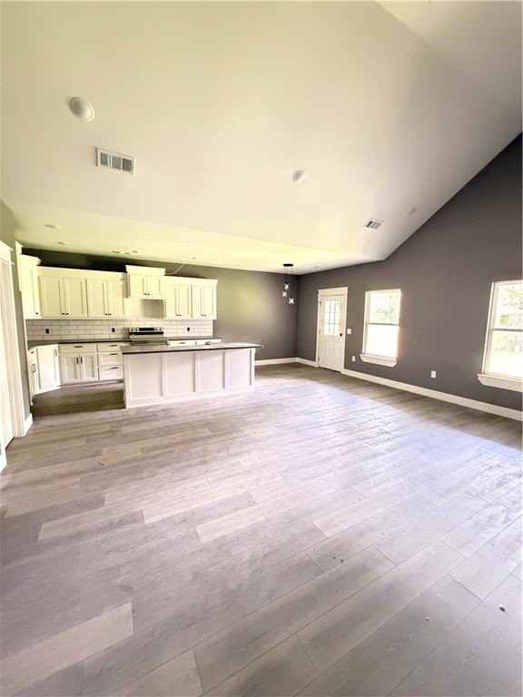 385 Smith St - Photo 2 of 11