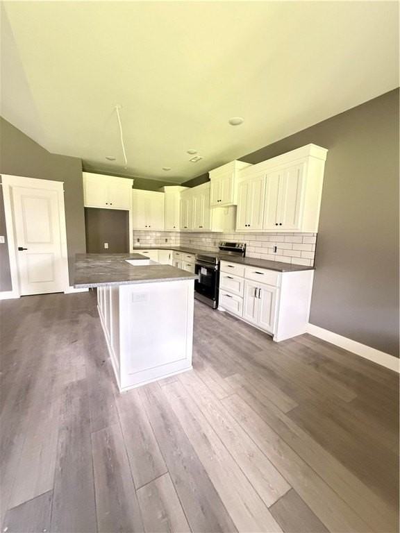 385 Smith St - Photo 3 of 11