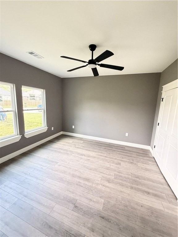 385 Smith St - Photo 4 of 11