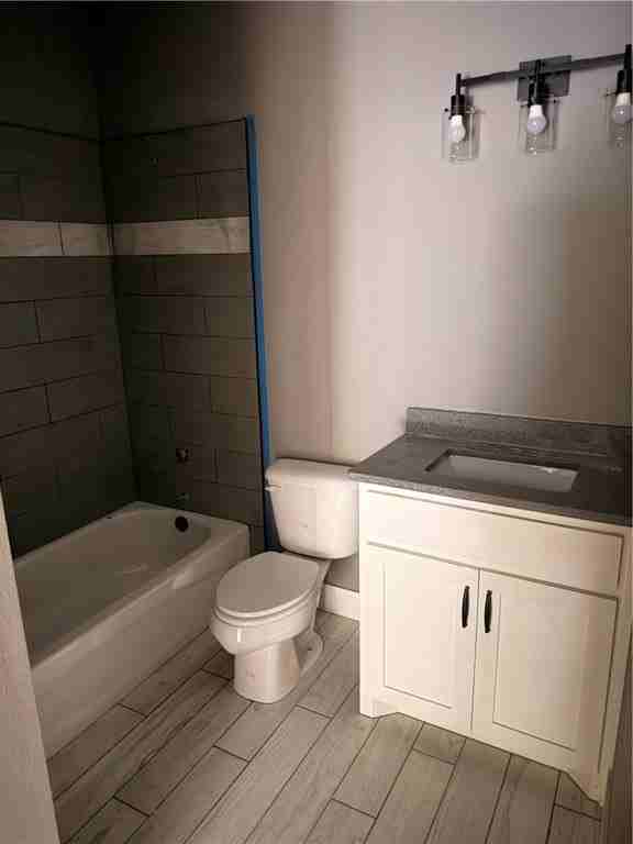 385 Smith St - Photo 6 of 11