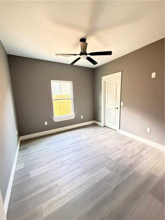 385 Smith St - Photo 7 of 11