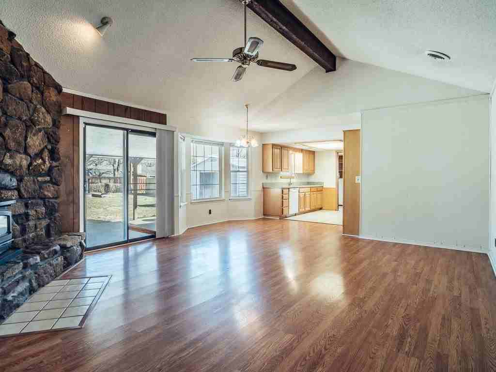 921 S 21st St - Photo 3 of 34