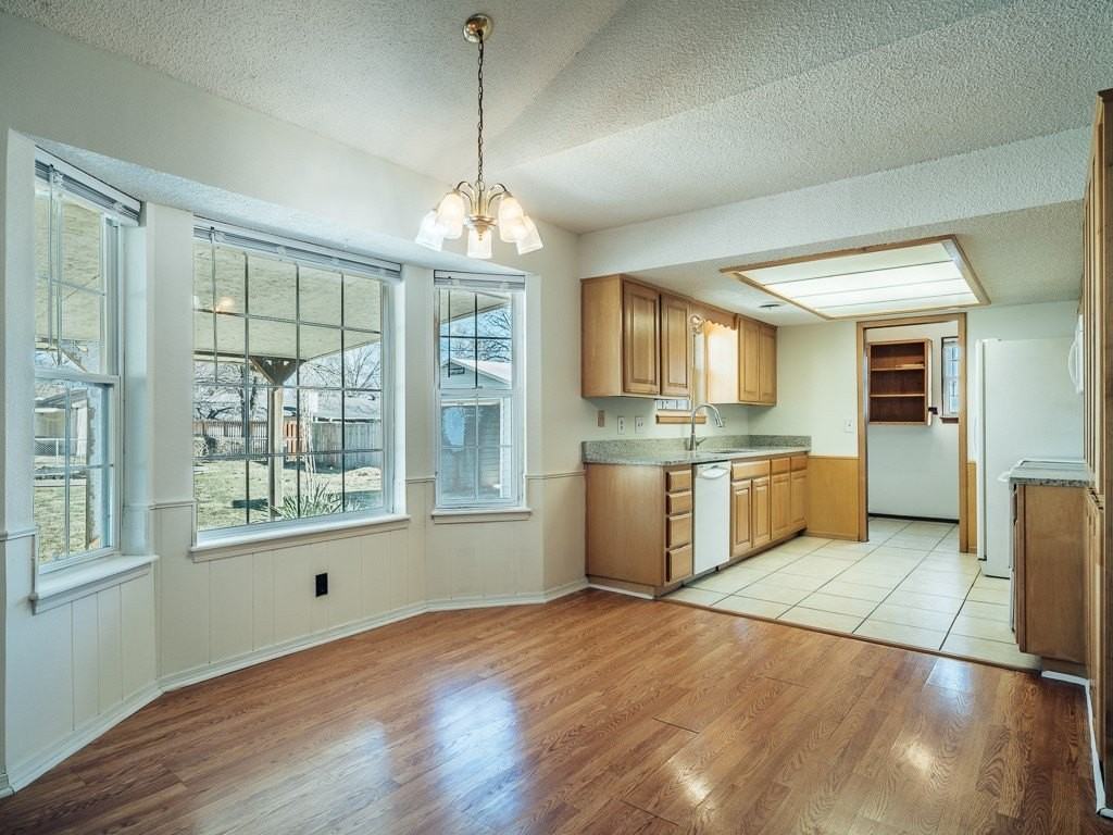 921 S 21st St - Photo 5 of 34