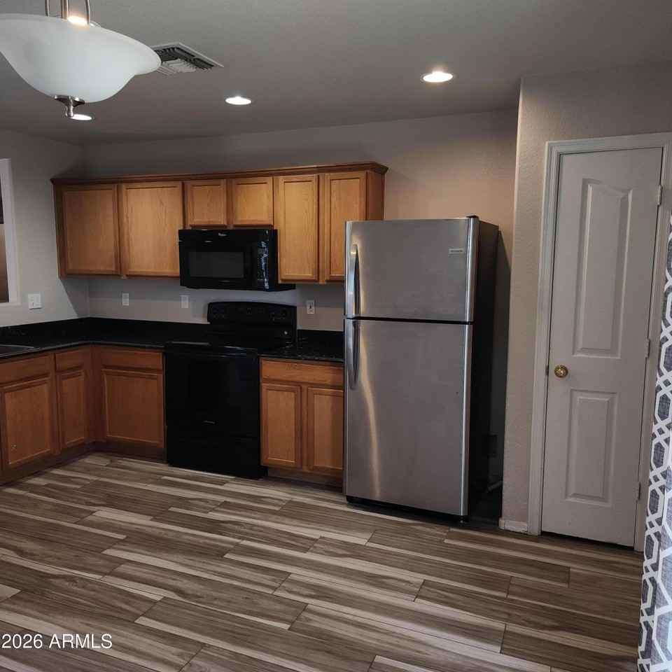 15864 W Evans Dr - Photo 2 of 17