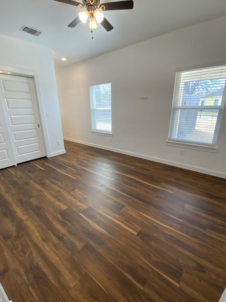 7907 Brodie Ln #B - Photo 5 of 37