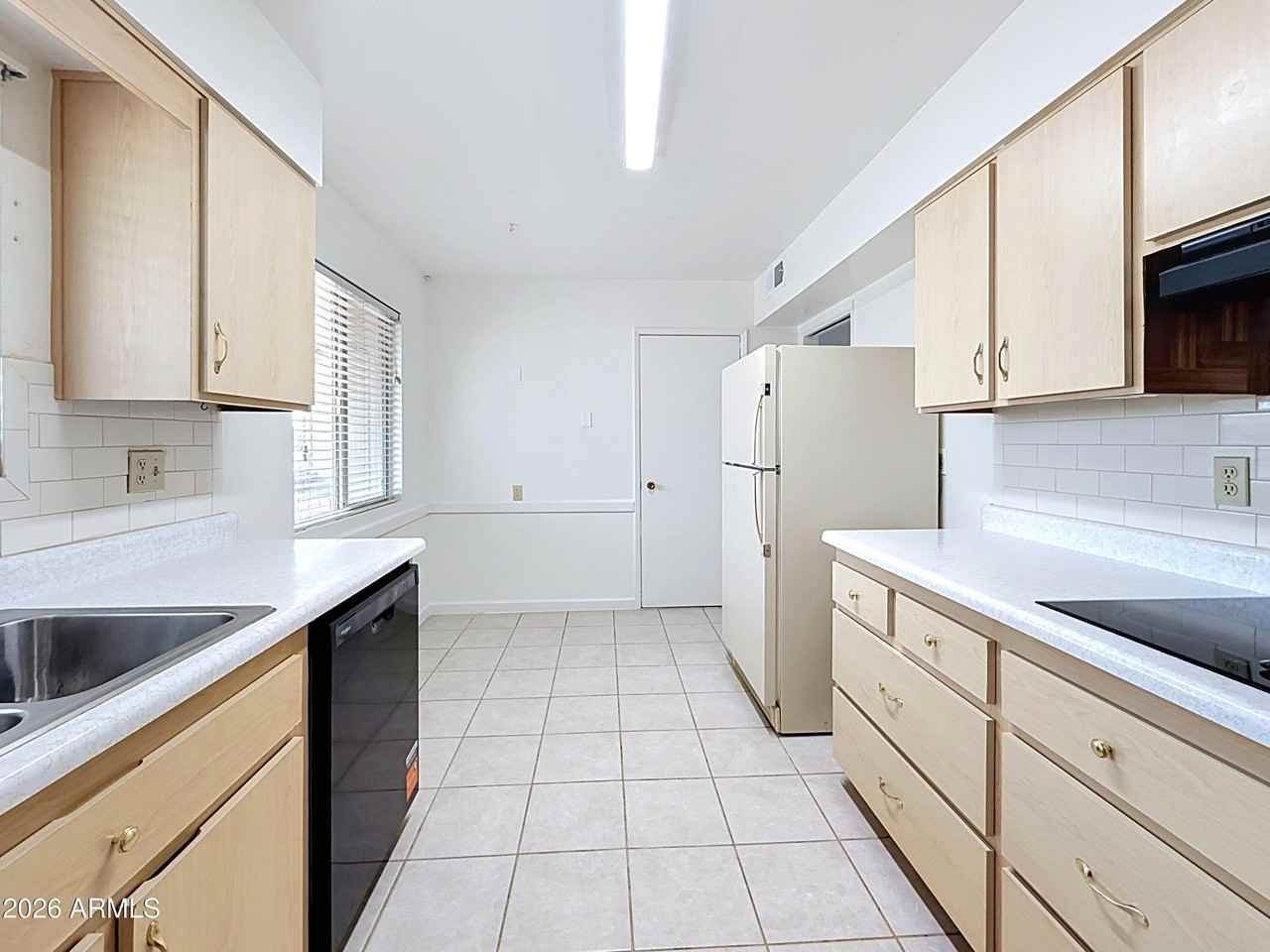 10027 W Peoria Ave - Photo 3 of 26