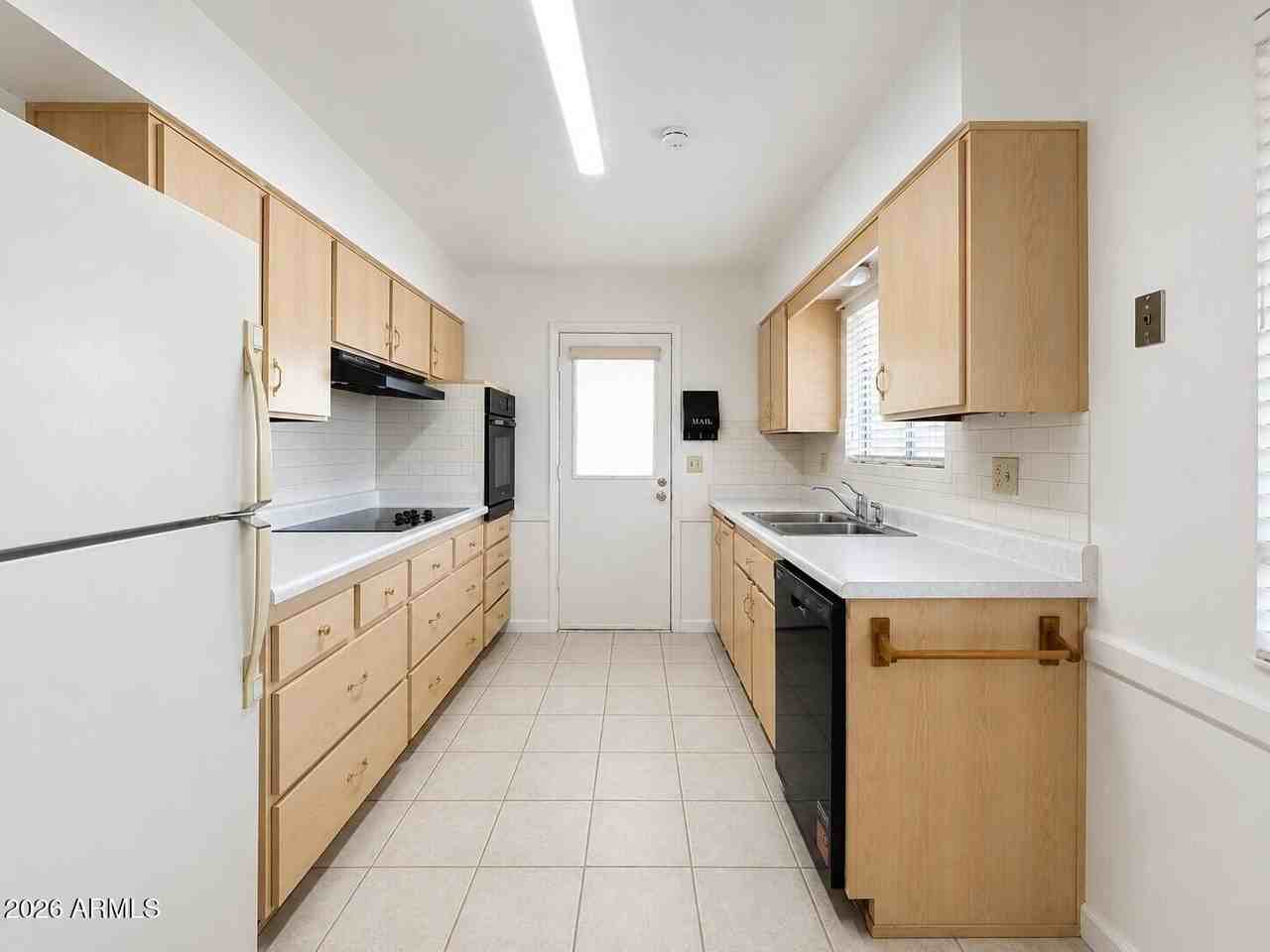 10027 W Peoria Ave - Photo 7 of 26