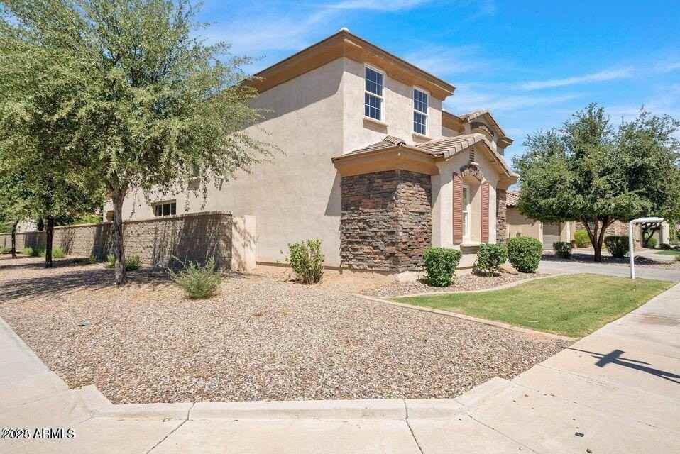 4590 E Waterman St - Photo 3 of 50