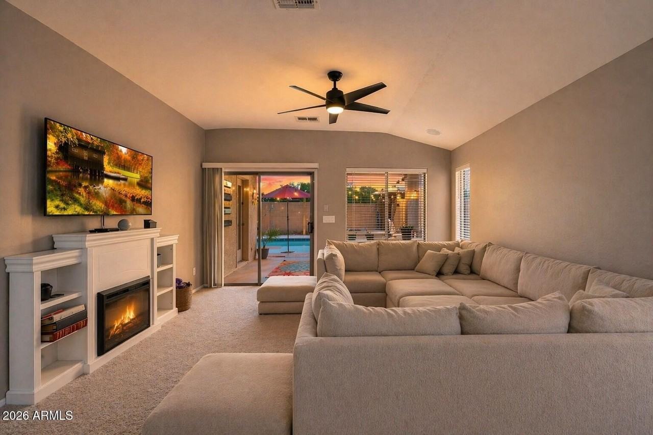 1342 E Judi Dr - Photo 3 of 29