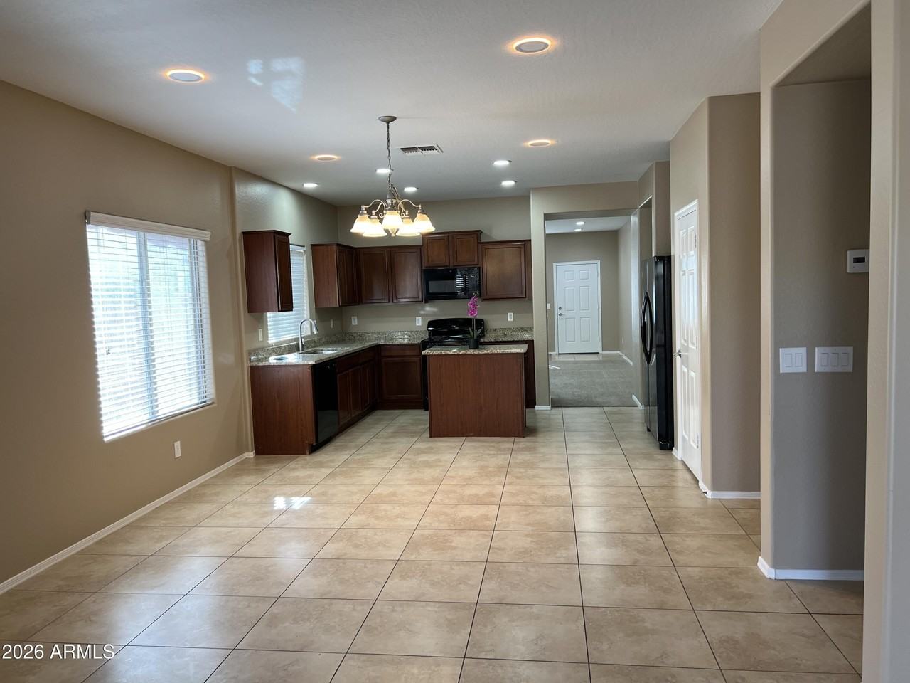 2381 N Monticello Dr - Photo 5 of 18