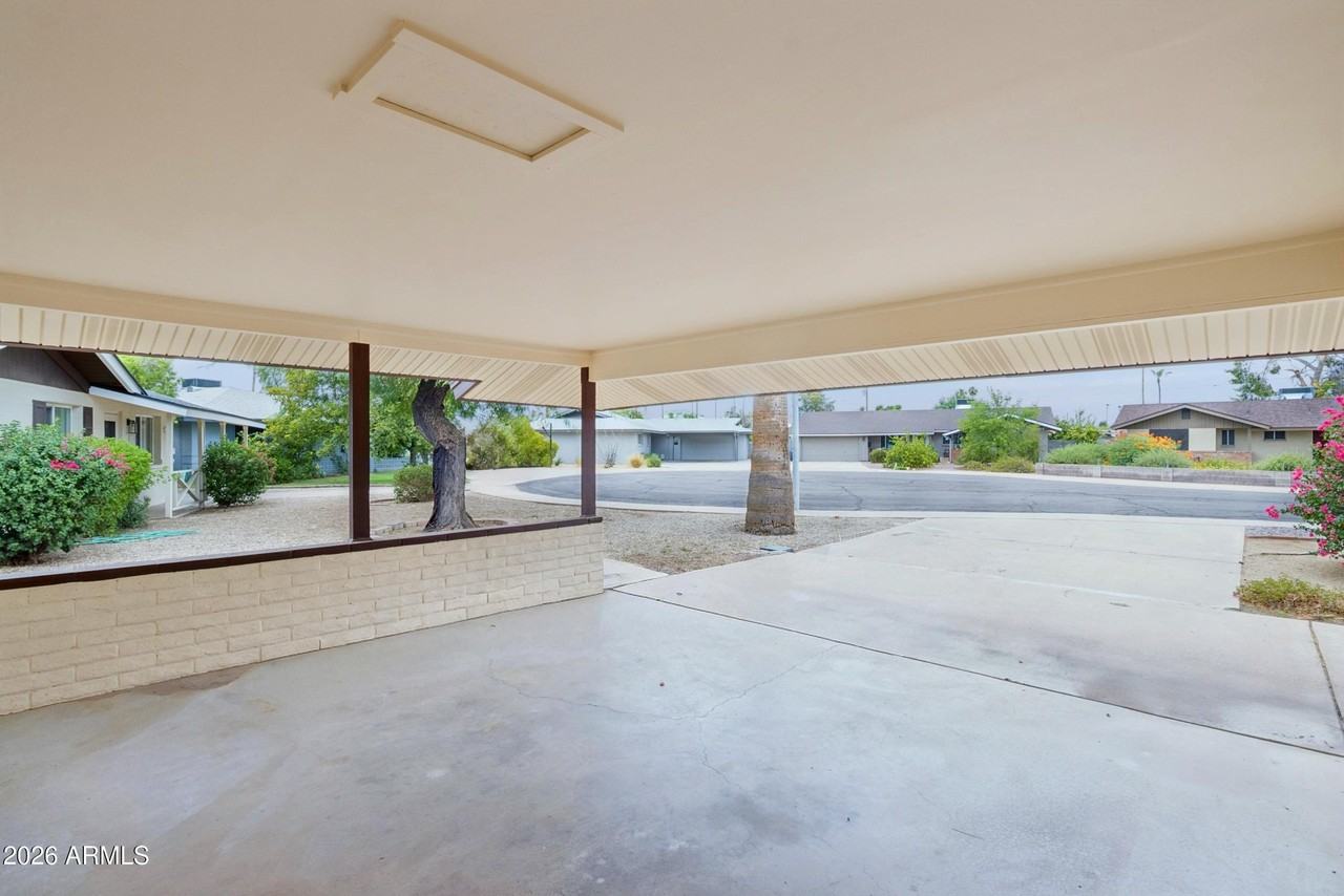 1014 E Balboa Cir - Photo 3 of 50