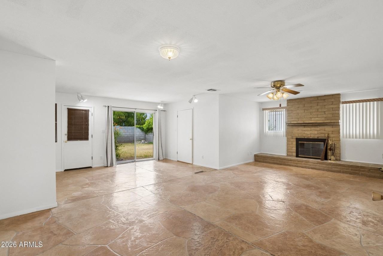 1014 E Balboa Cir - Photo 6 of 50