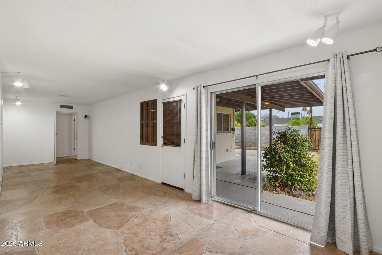 1014 E Balboa Cir - Photo 7 of 50