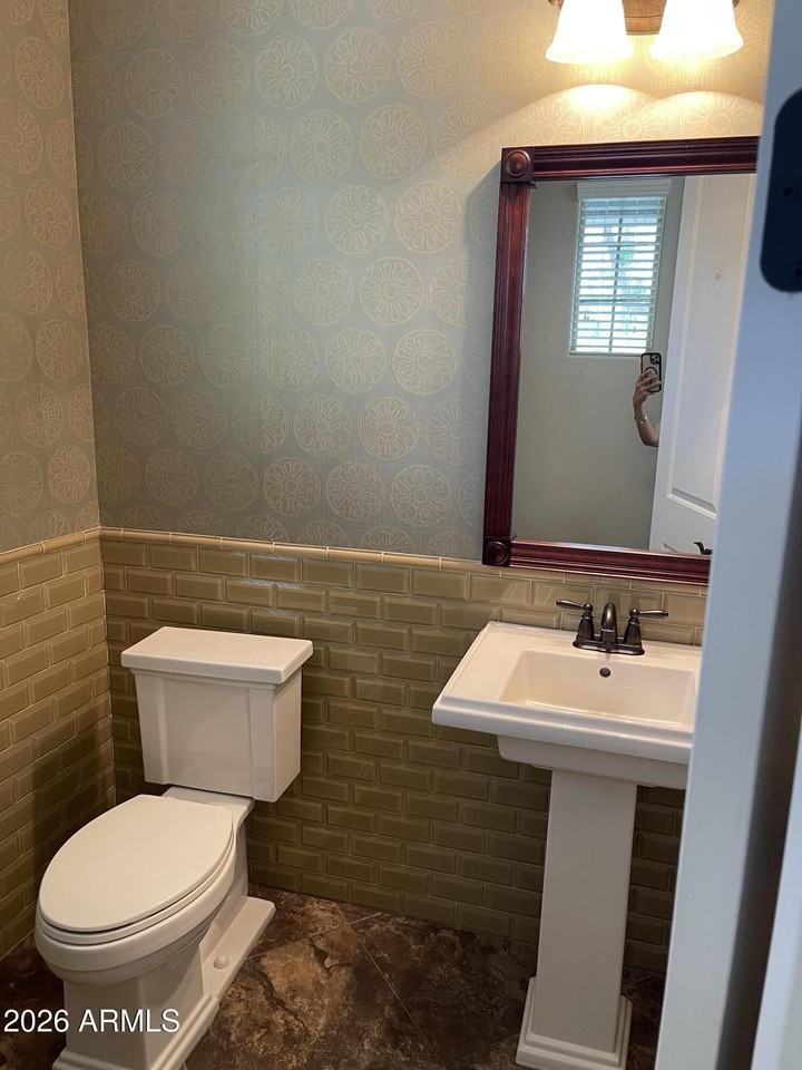 2543 E Penedes Dr - Photo 4 of 31