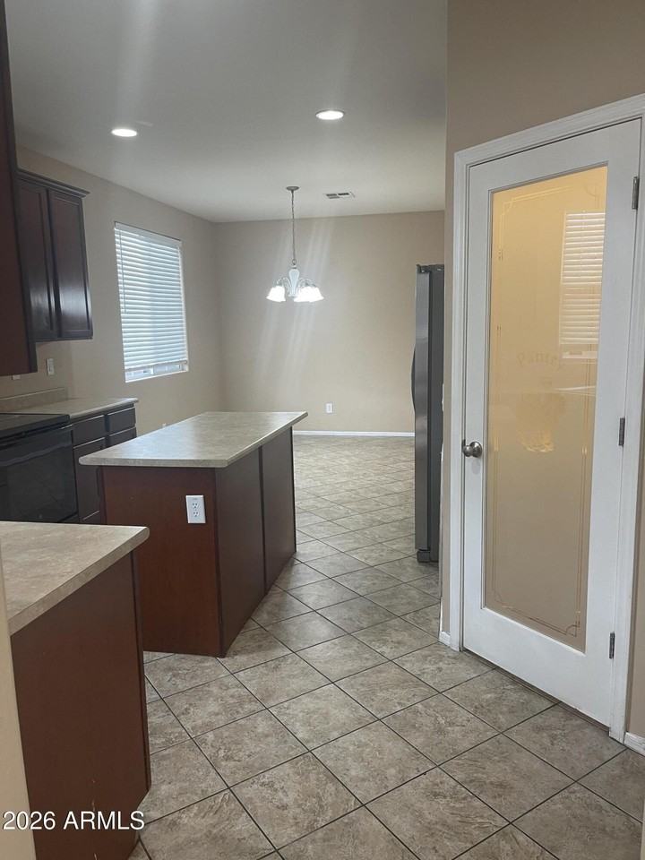 4728 W Carson Rd - Photo 6 of 20