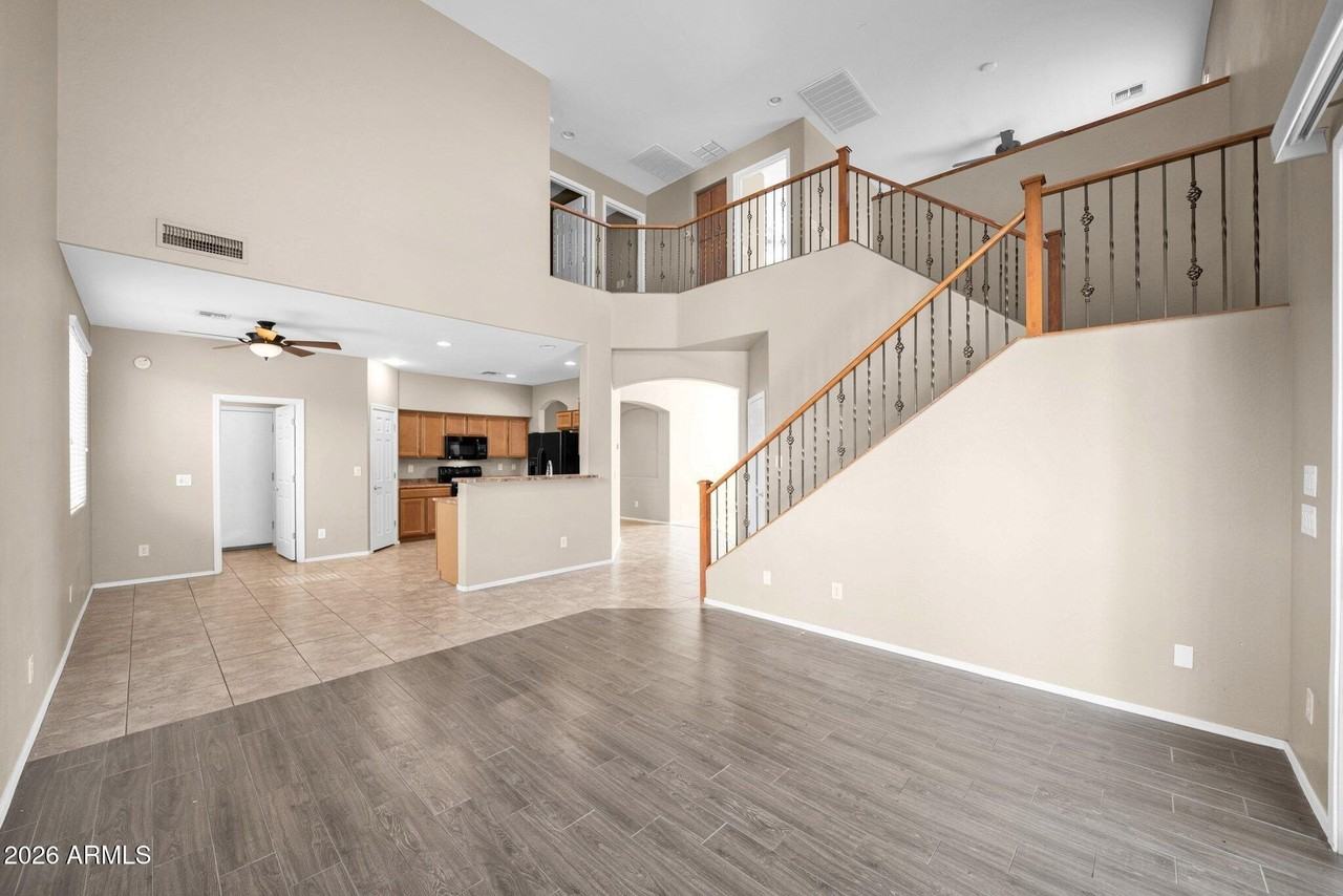 10281 W Carlota Ln - Photo 6 of 34