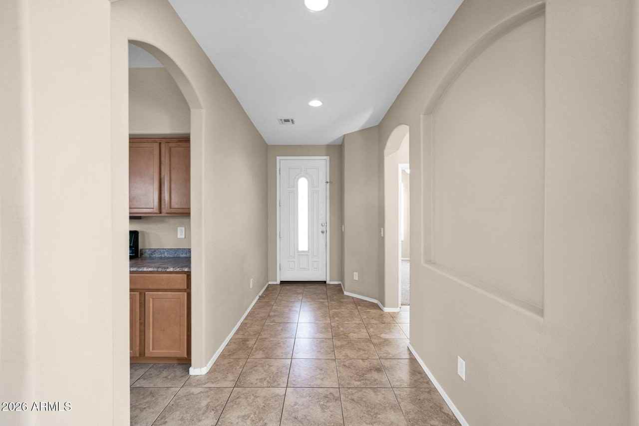 10281 W Carlota Ln - Photo 4 of 32
